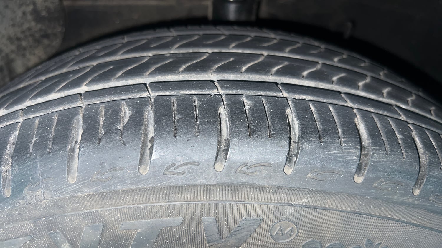 Used 2023 Hyundai Aura SX 1.2 Petrol Petrol Manual tyres LEFT FRONT TYRE TREAD VIEW