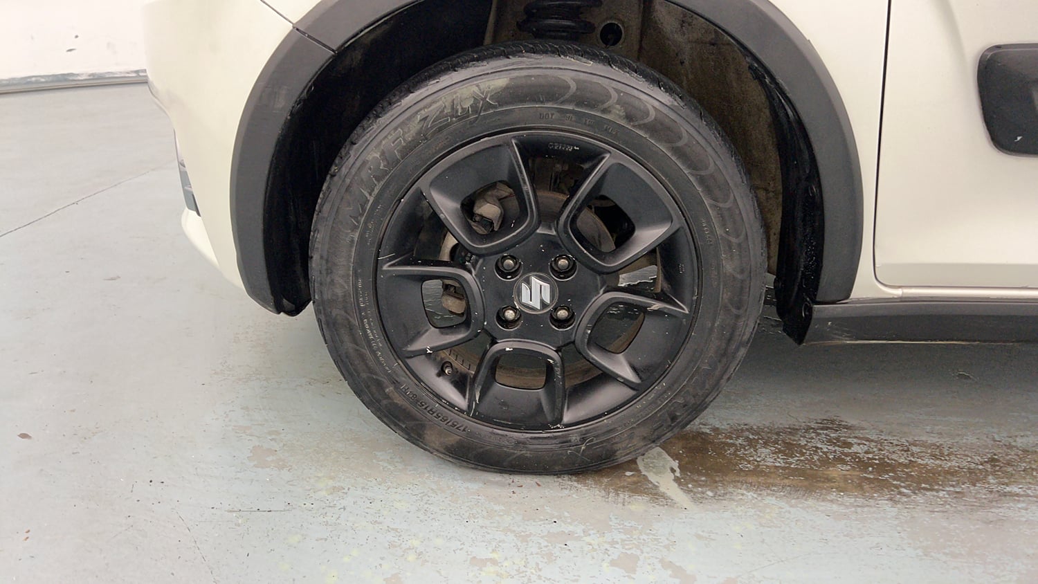 Used 2017 Maruti Suzuki Ignis Zeta 1.2 MT Petrol Manual tyres LEFT FRONT TYRE RIM VIEW
