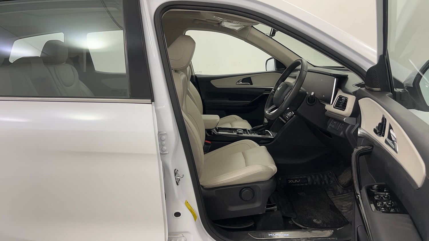 Used 2024 Mahindra XUV700 AX7 Luxury Pack Petrol AT 7 STR Petrol Automatic interior RIGHT SIDE FRONT DOOR CABIN VIEW
