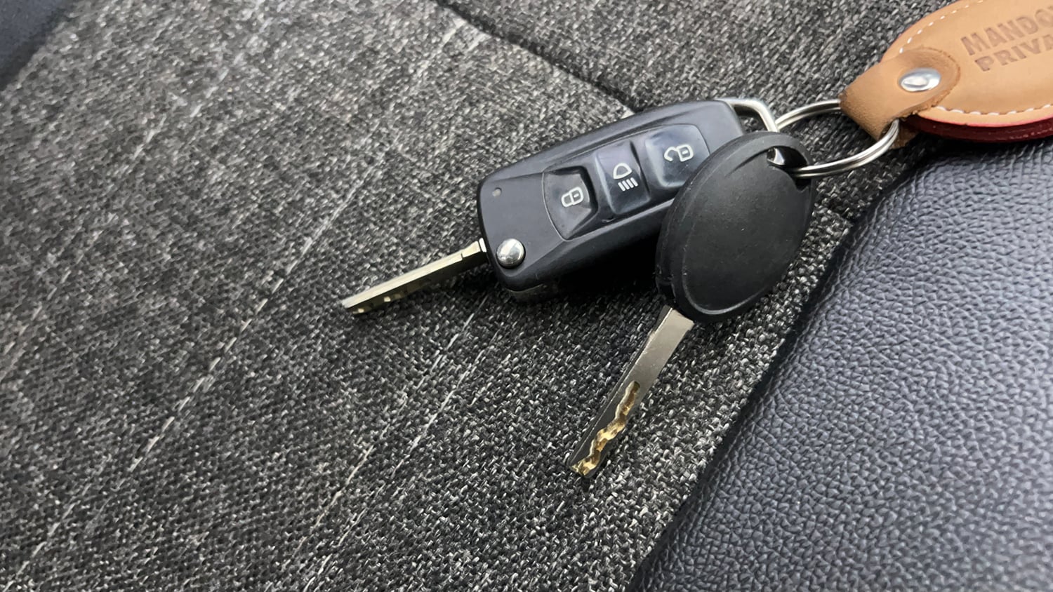 Used 2022 Tata Tiago XZA Plus Petrol Automatic extra CAR KEY VIEW