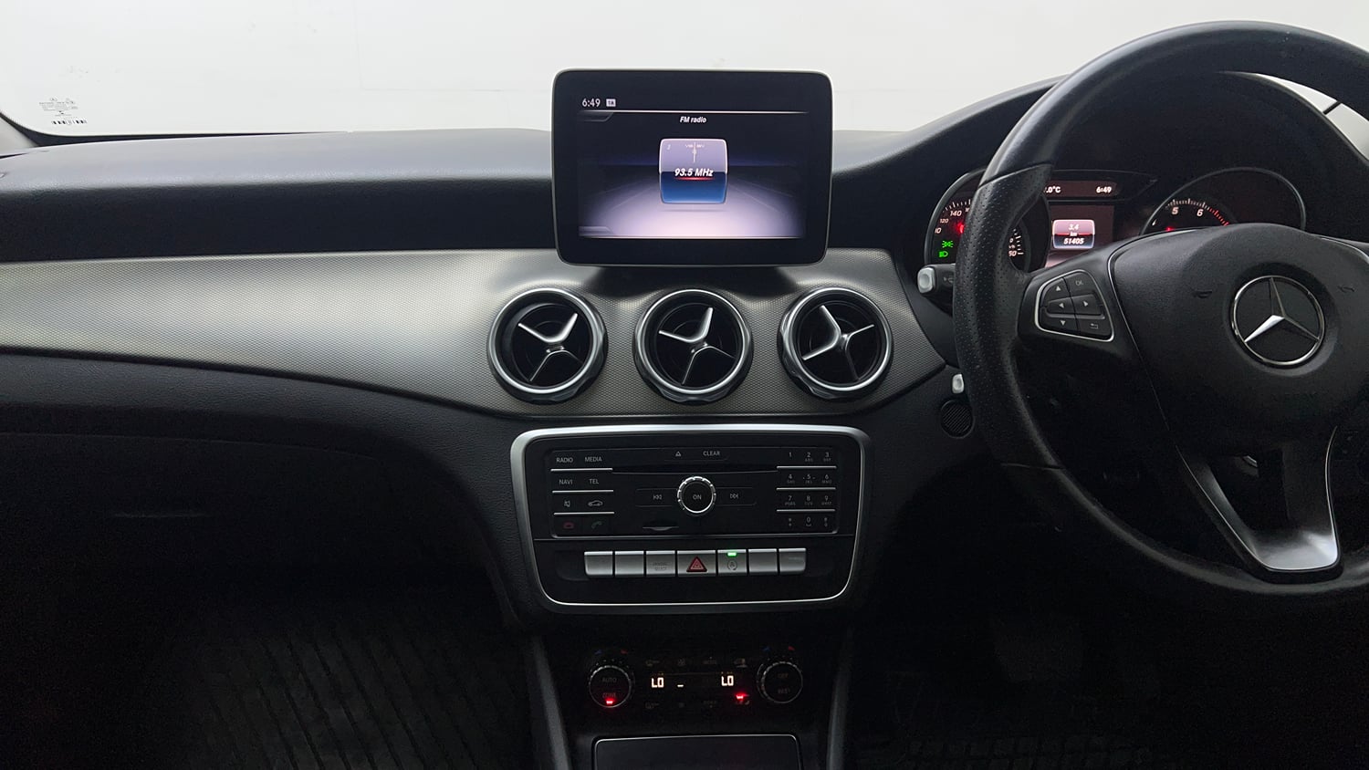 Used 2019 Mercedes-Benz GLA 200 Urban Edition Petrol Automatic interior MUSIC SYSTEM & AC CONTROL VIEW