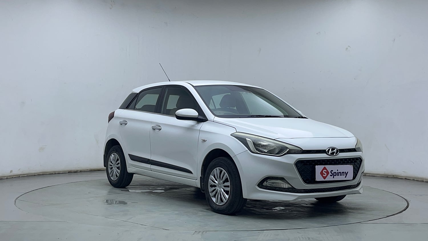 Used 2018 Hyundai Elite i20 Magna Executive 1.4 CRDI Diesel Manual exterior RIGHT FRONT CORNER VIEW
