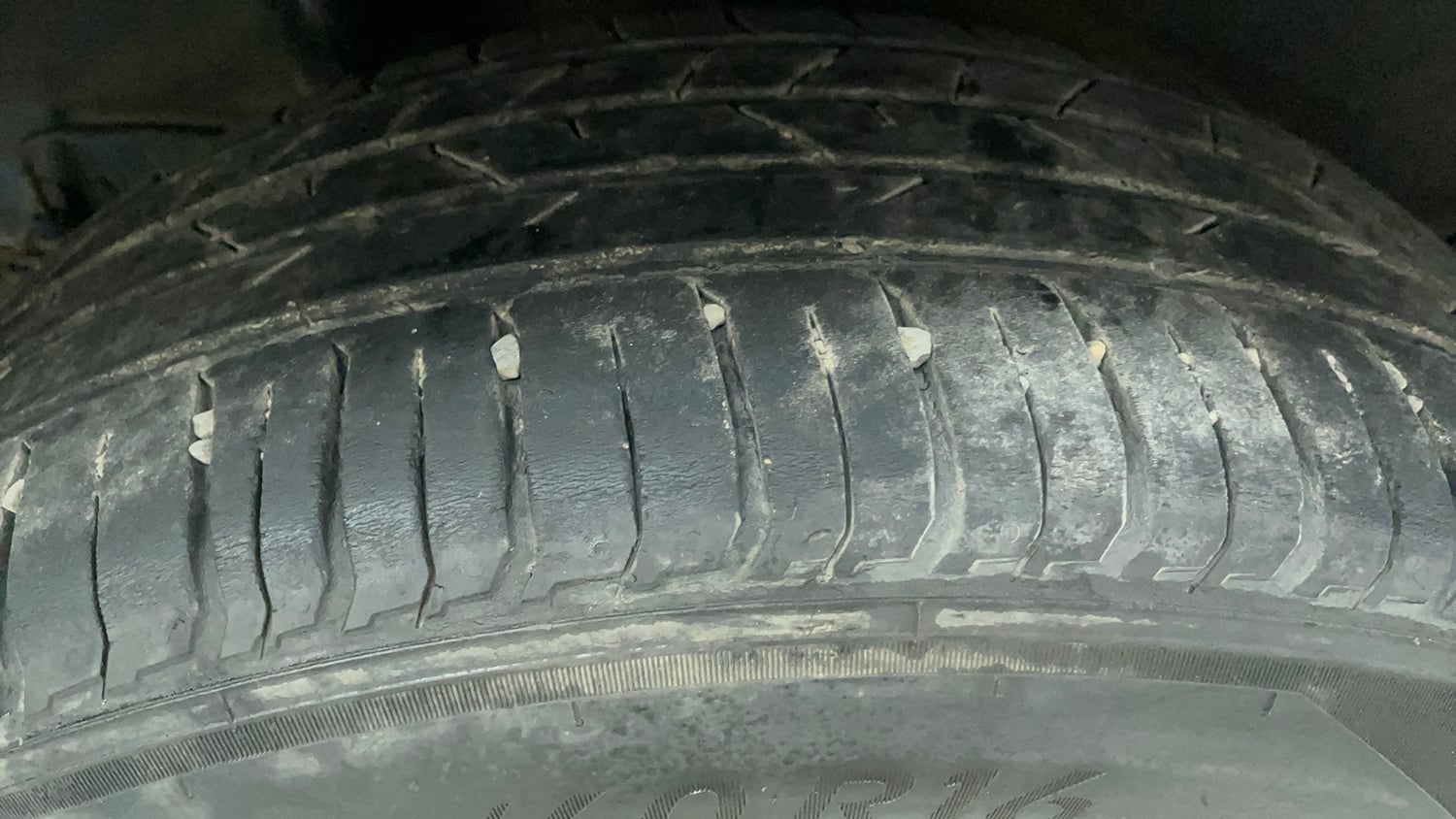 Used 2024 Hyundai Venue SX (O) 1.0 Turbo DCT Petrol Automatic tyres RIGHT REAR TYRE TREAD VIEW