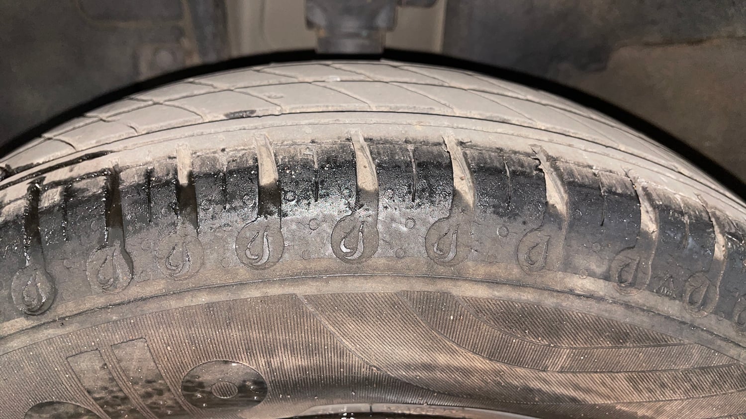 Used 2020 Renault Kwid RXT Petrol Manual tyres LEFT FRONT TYRE TREAD VIEW