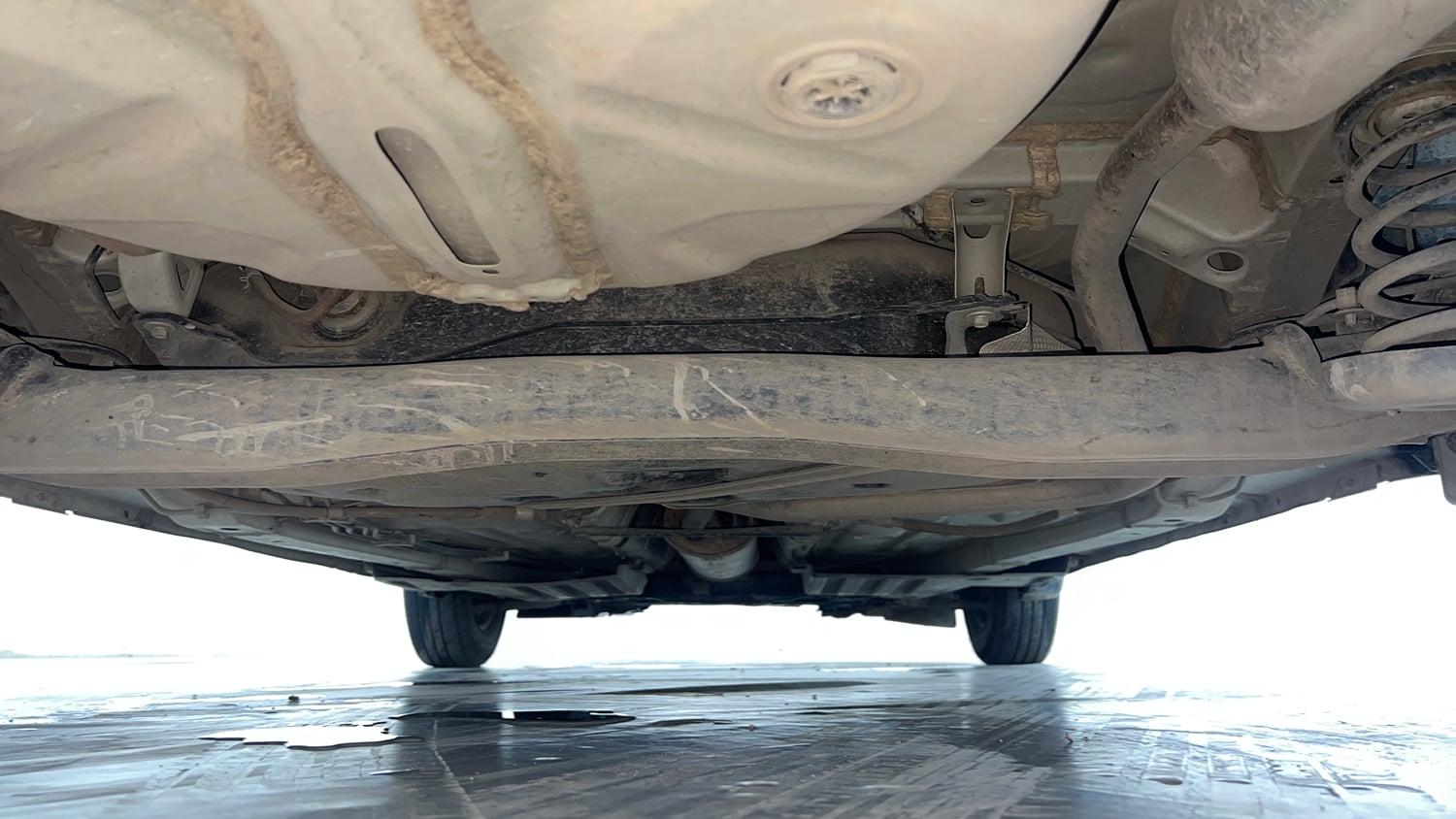 Used 2024 Maruti Suzuki Swift VXi (O) AMT Petrol Automatic extra REAR UNDERBODY VIEW (TAKEN FROM REAR)