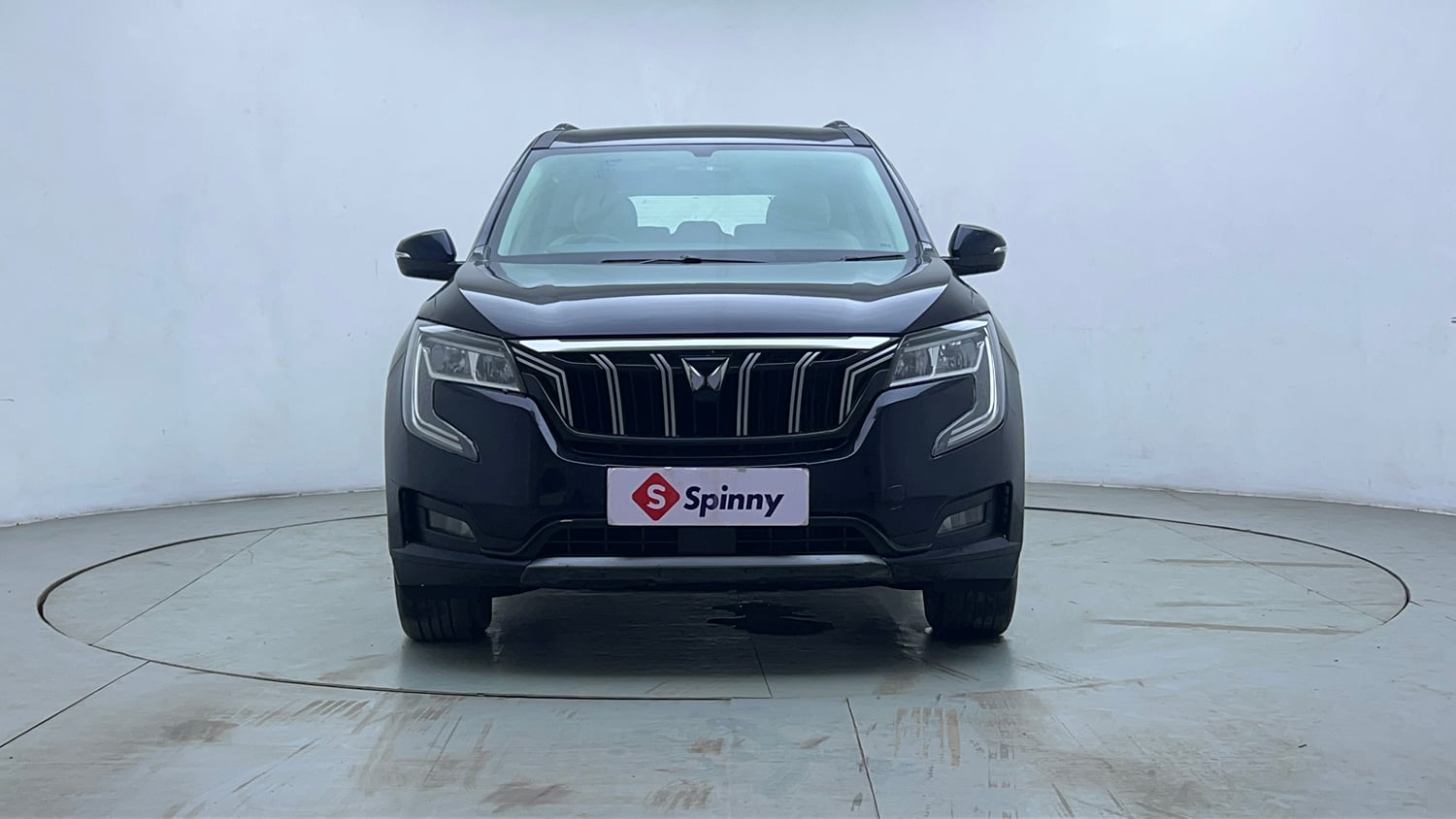 Used 2023 Mahindra XUV700 AX 3 Diesel MT 7 STR Diesel Manual exterior FRONT VIEW
