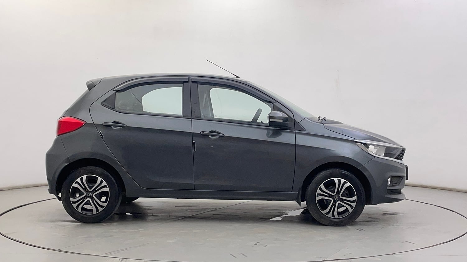 Used 2021 Tata Tiago XZ Petrol Manual exterior RIGHT SIDE VIEW
