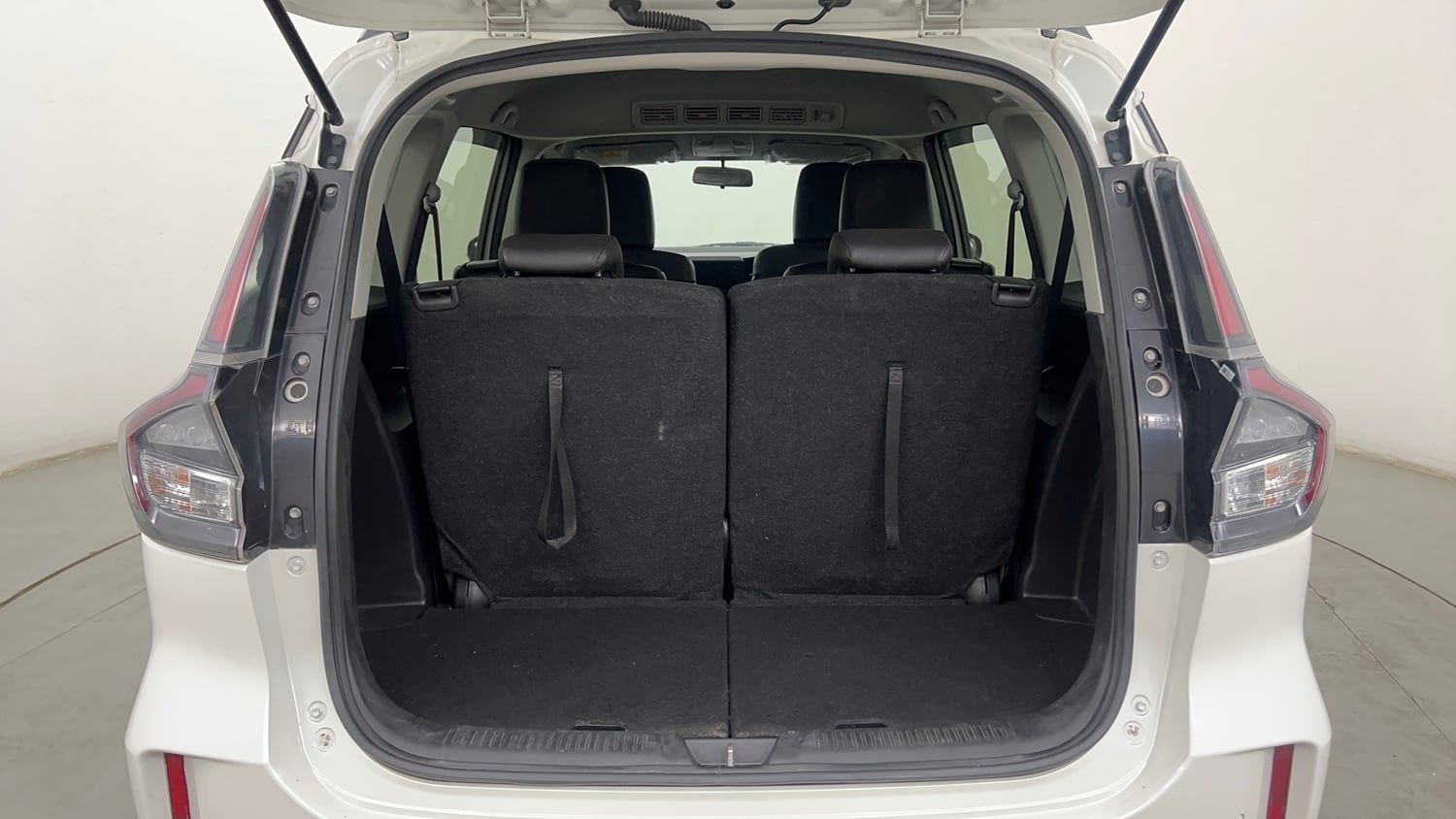 Used 2022 Maruti Suzuki XL6 Alpha MT Petrol Petrol Manual interior DICKY INSIDE VIEW