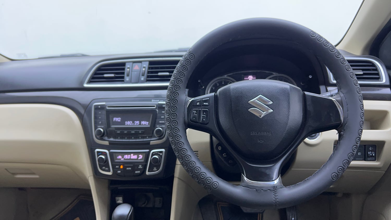 Used 2017 Maruti Suzuki Ciaz Zeta 1.4 AT Petrol Automatic interior STEERING VIEW