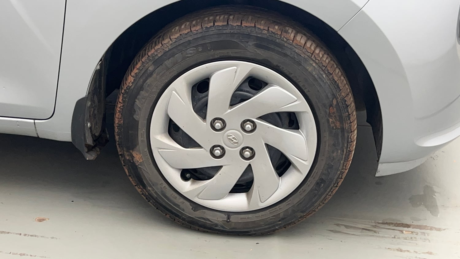 Used 2018 Hyundai Santro Sportz Petrol Manual tyres RIGHT FRONT TYRE RIM VIEW