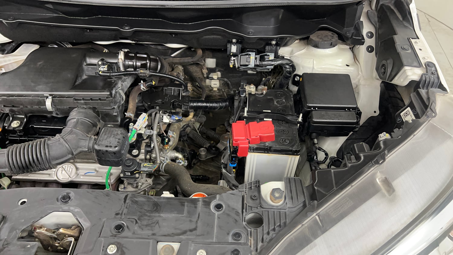 Used 2022 Maruti Suzuki XL6 Alpha MT Petrol Petrol Manual engine ENGINE LEFT SIDE VIEW