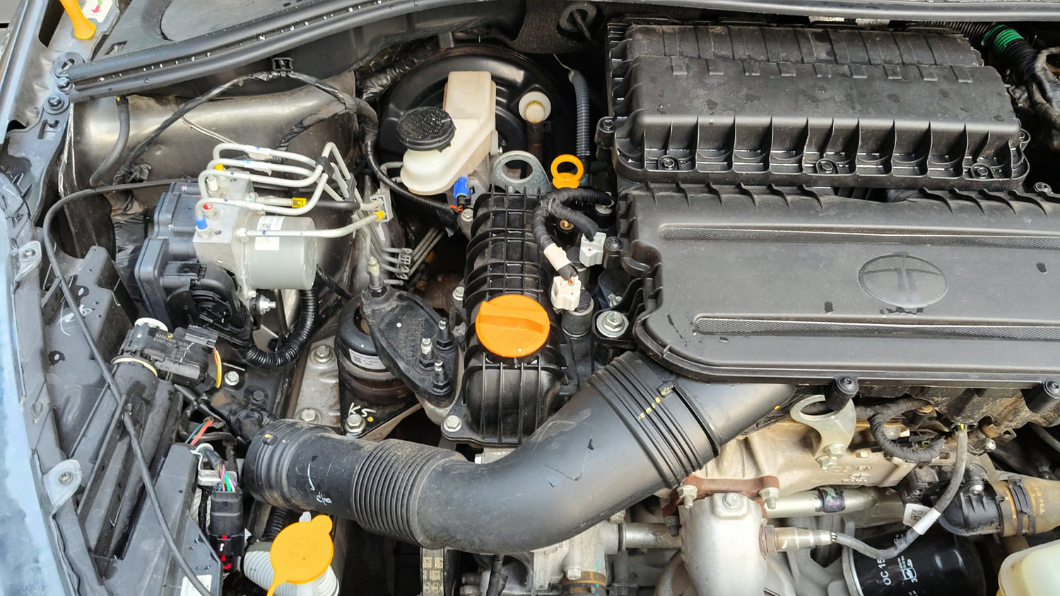 Used 2025 Tata Tigor XZ Plus LUX Petrol Manual engine ENGINE RIGHT SIDE VIEW