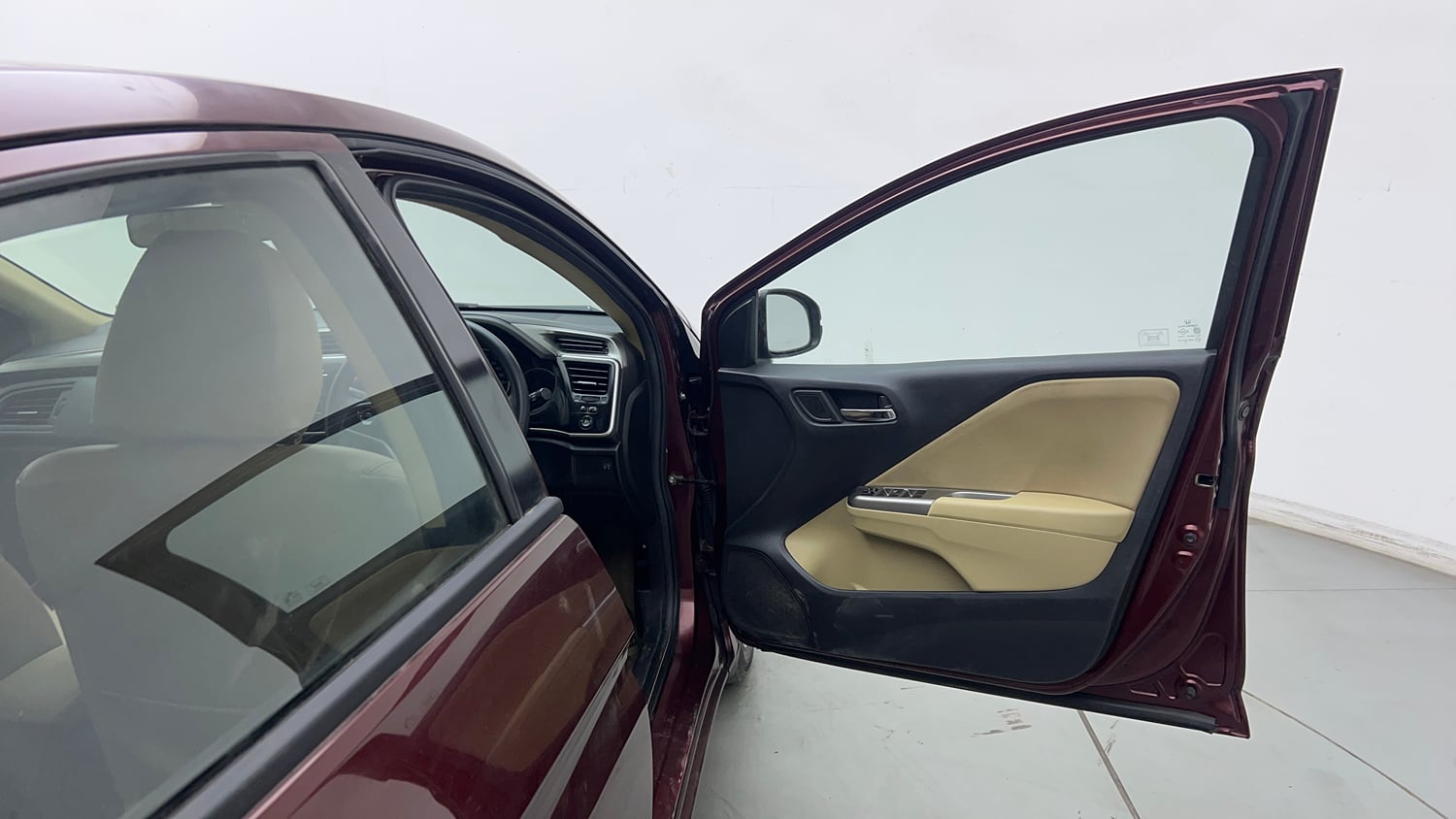 Used 2015 Honda City V Petrol Manual interior RIGHT FRONT DOOR OPEN VIEW
