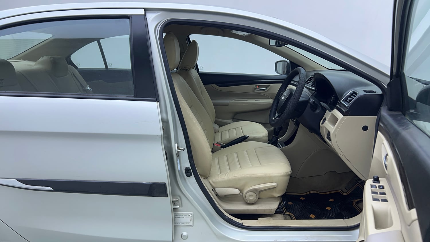 Used 2017 Maruti Suzuki Ciaz Zeta 1.4 AT Petrol Automatic interior RIGHT SIDE FRONT DOOR CABIN VIEW