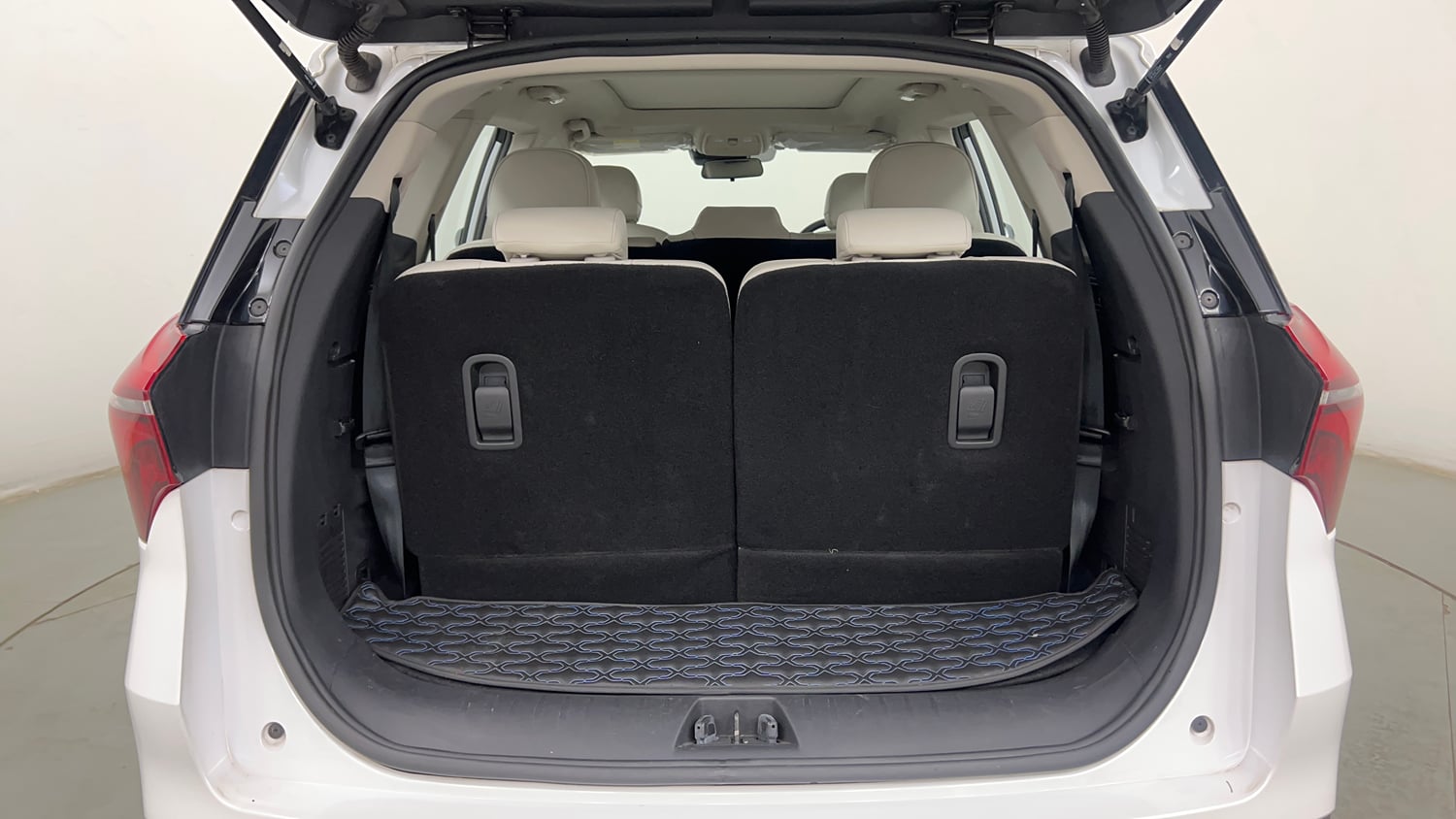 Used 2024 Mahindra XUV700 AX7 Luxury Pack Petrol AT 7 STR Petrol Automatic interior DICKY INSIDE VIEW