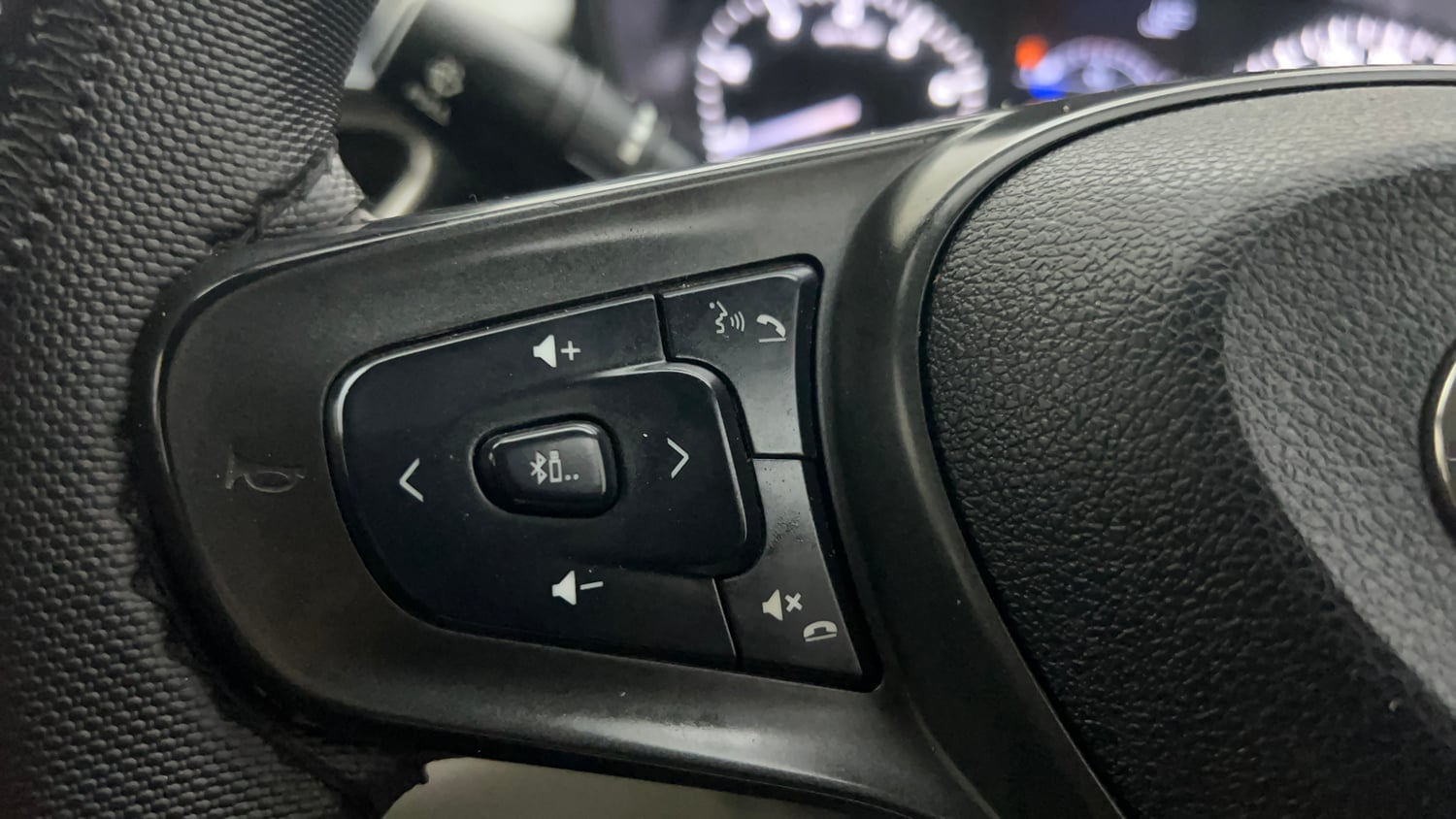 Used 2024 Tata Altroz XM Petrol Petrol Manual top_features Steering mounted controls