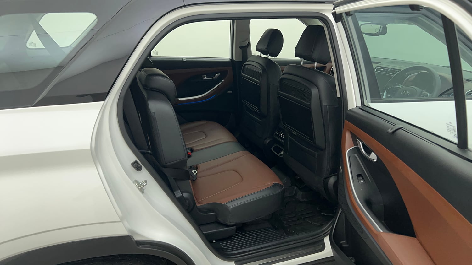 Used 2024 Hyundai Alcazar Signature (O) 7 STR 1.5 Petrol DCT Petrol Automatic interior RIGHT SIDE REAR DOOR CABIN VIEW