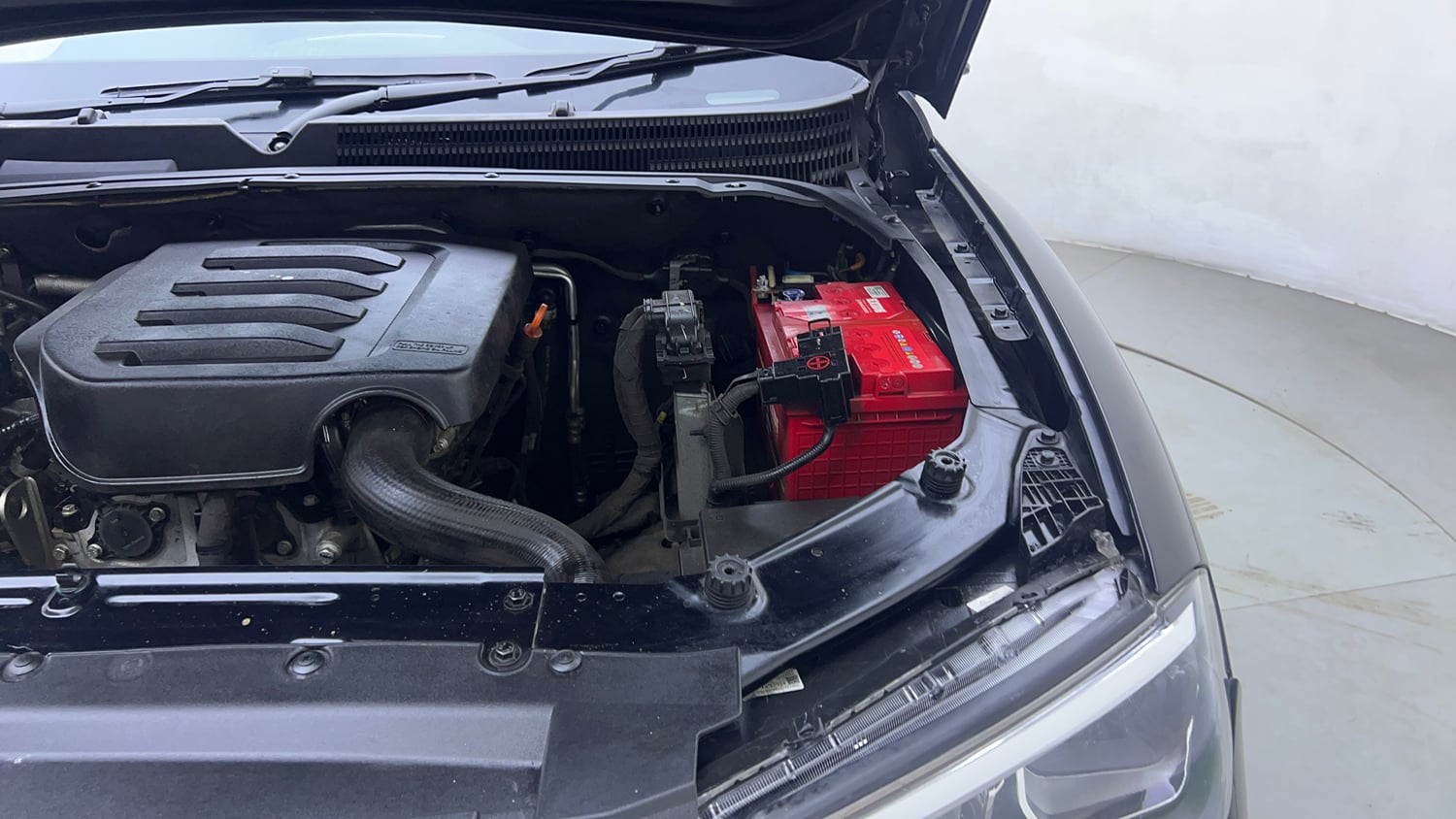 Used 2022 Mahindra Scorpio N Z8 L Petrol AT 7 STR Petrol Automatic engine ENGINE LEFT SIDE VIEW