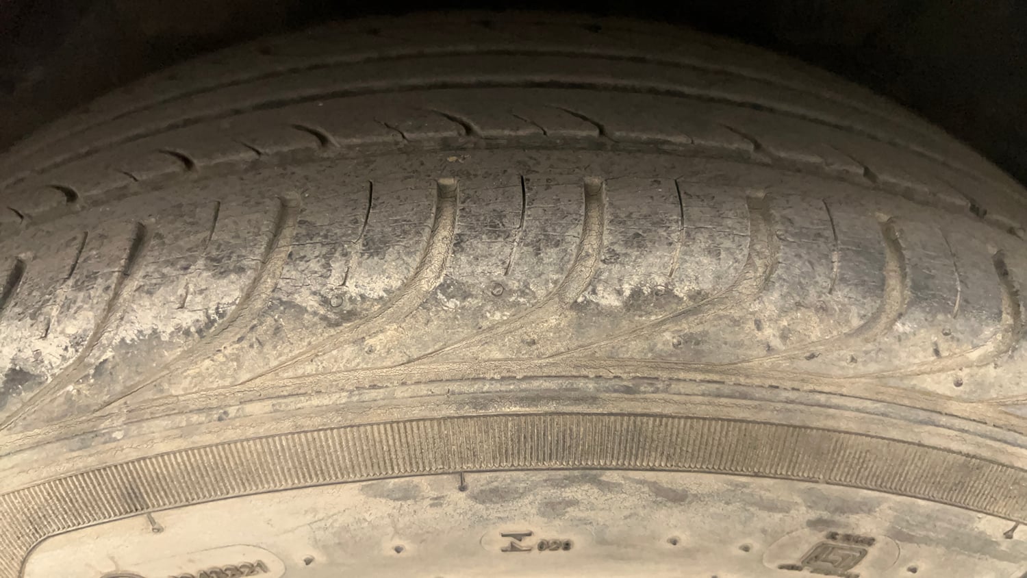 Used 2013 Hyundai i20 Magna 1.2 Petrol Manual tyres RIGHT REAR TYRE TREAD VIEW