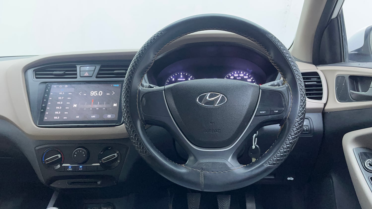 Used 2018 Hyundai Elite i20 Magna Executive 1.4 CRDI Diesel Manual interior STEERING VIEW