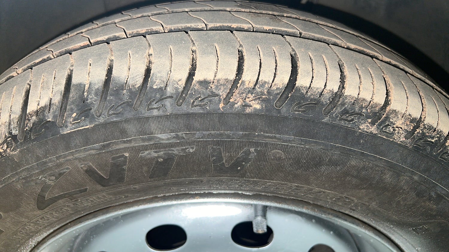 Used 2021 Tata Tiago XE Petrol Manual tyres RIGHT FRONT TYRE TREAD VIEW