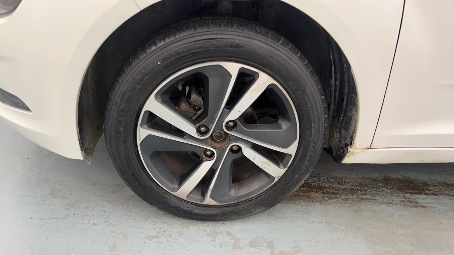 Used 2021 Tata Altroz XZ Plus i-Turbo Petrol Petrol Manual tyres LEFT FRONT TYRE RIM VIEW