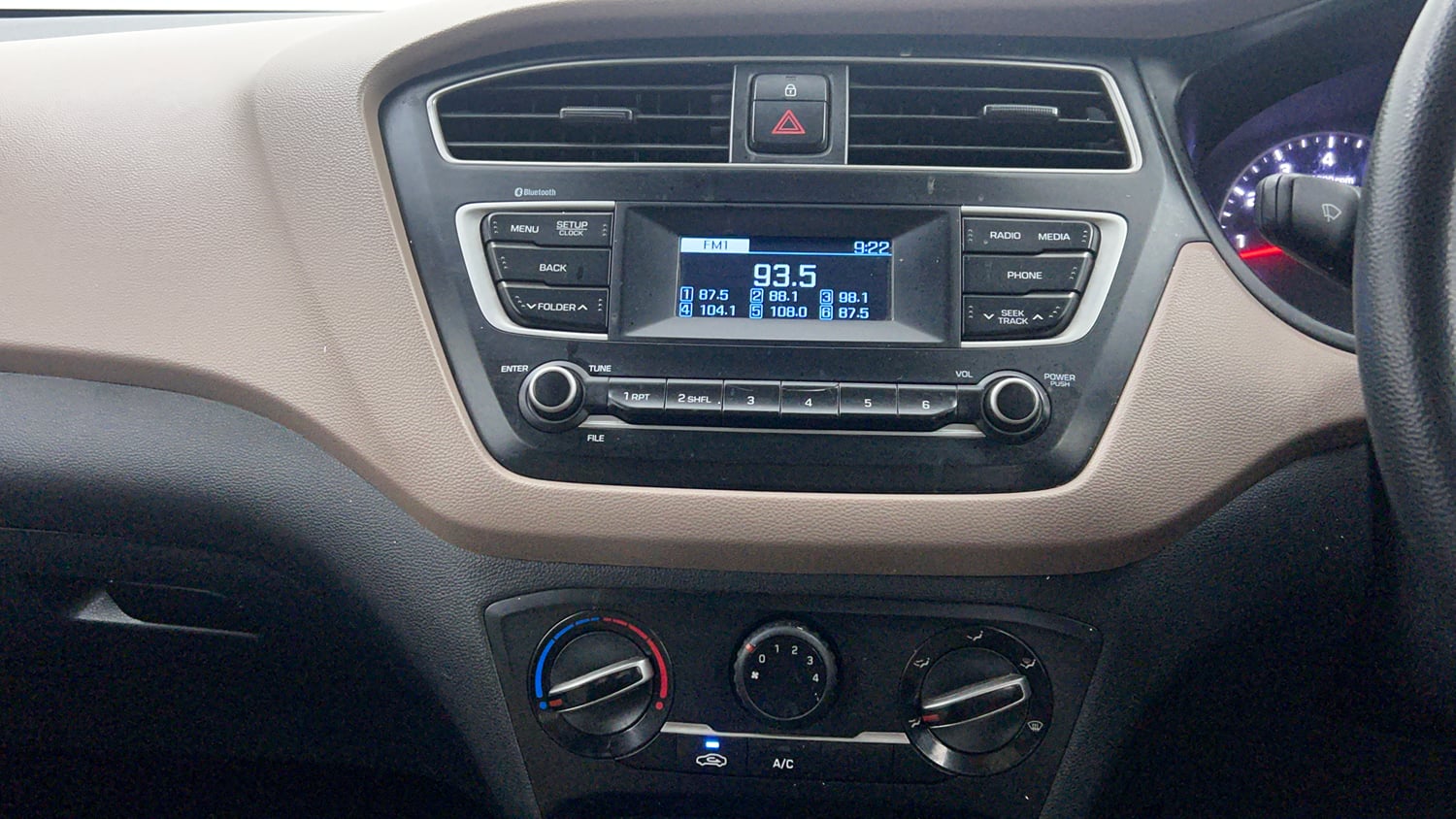 Used 2019 Hyundai Elite i20 Magna Plus 1.2 Petrol Manual interior MUSIC SYSTEM & AC CONTROL VIEW