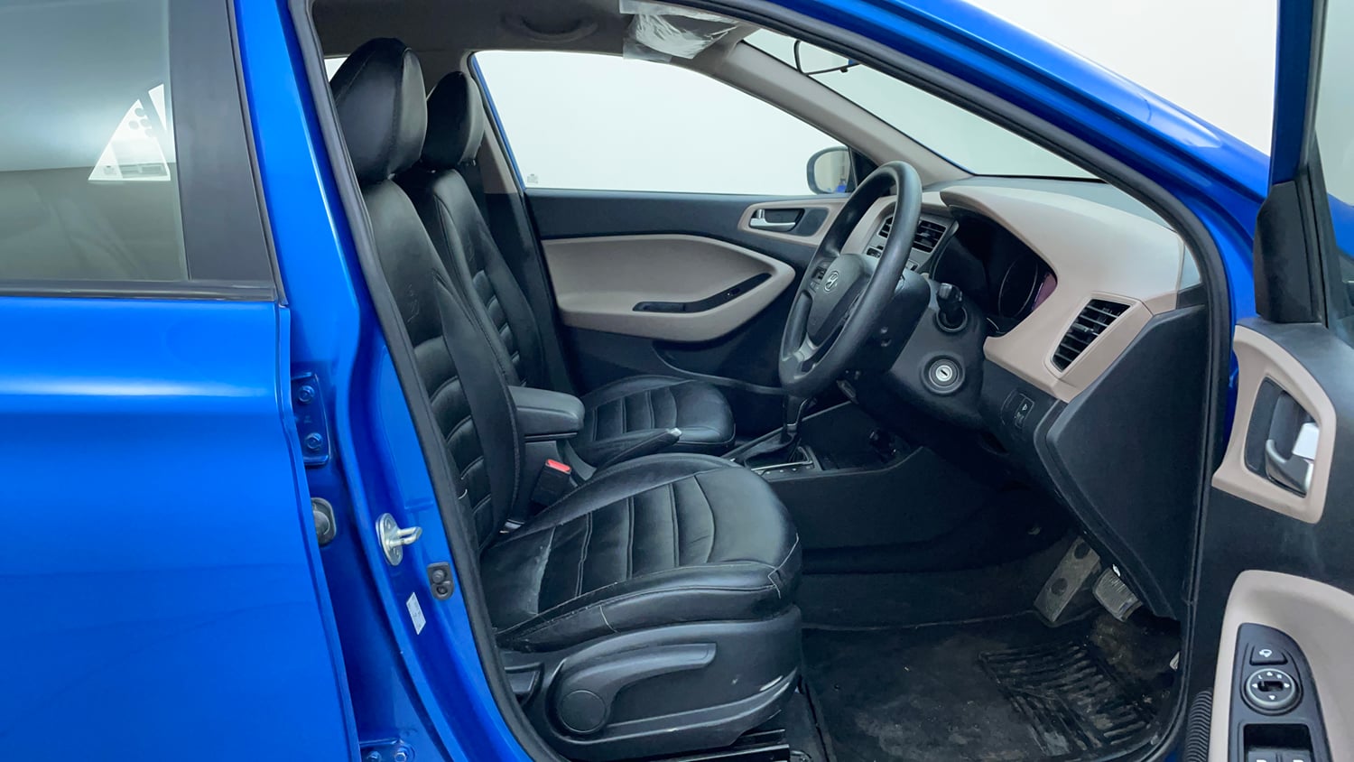 Used 2019 Hyundai Elite i20 Sportz Plus 1.2 CVT Petrol Automatic interior RIGHT SIDE FRONT DOOR CABIN VIEW