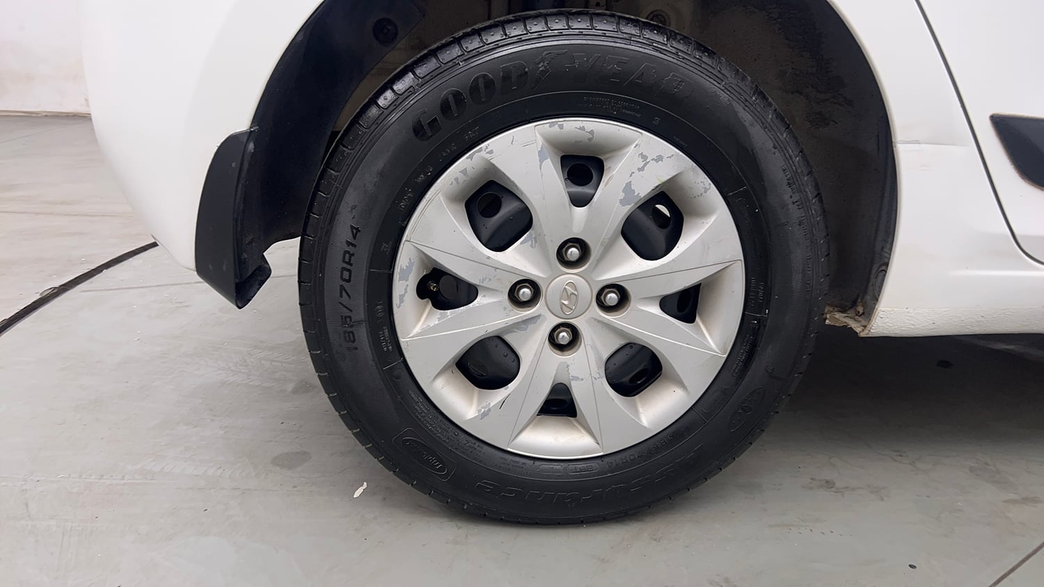 Used 2019 Hyundai Elite i20 Magna Plus 1.2 Petrol Manual tyres RIGHT REAR TYRE RIM VIEW