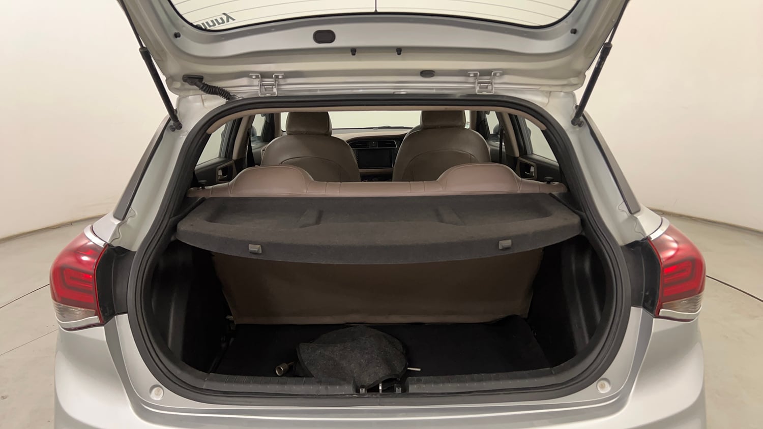 Used 2020 Hyundai Elite i20 Sportz Plus 1.2 Petrol Manual interior DICKY INSIDE VIEW