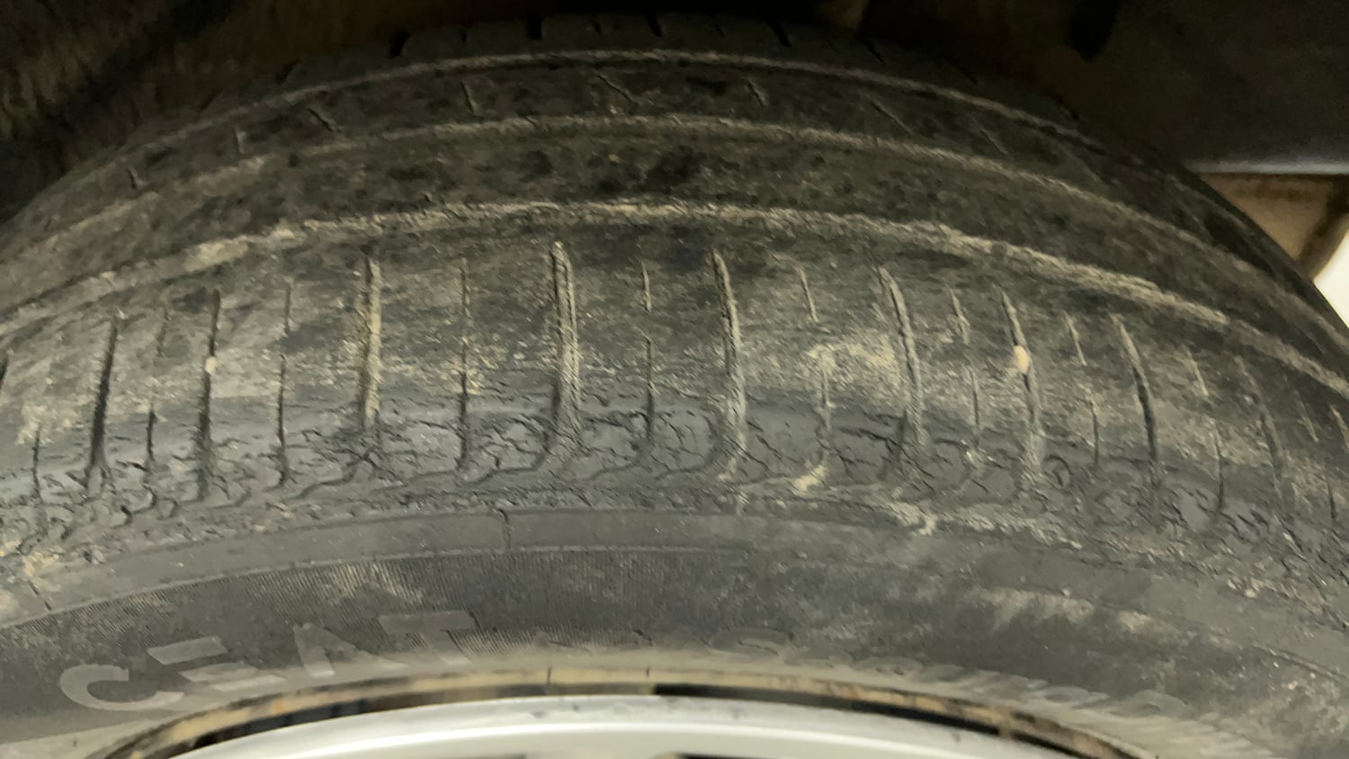 Used 2021 Renault Triber RXZ EASY-R AMT Petrol Automatic tyres LEFT REAR TYRE TREAD VIEW