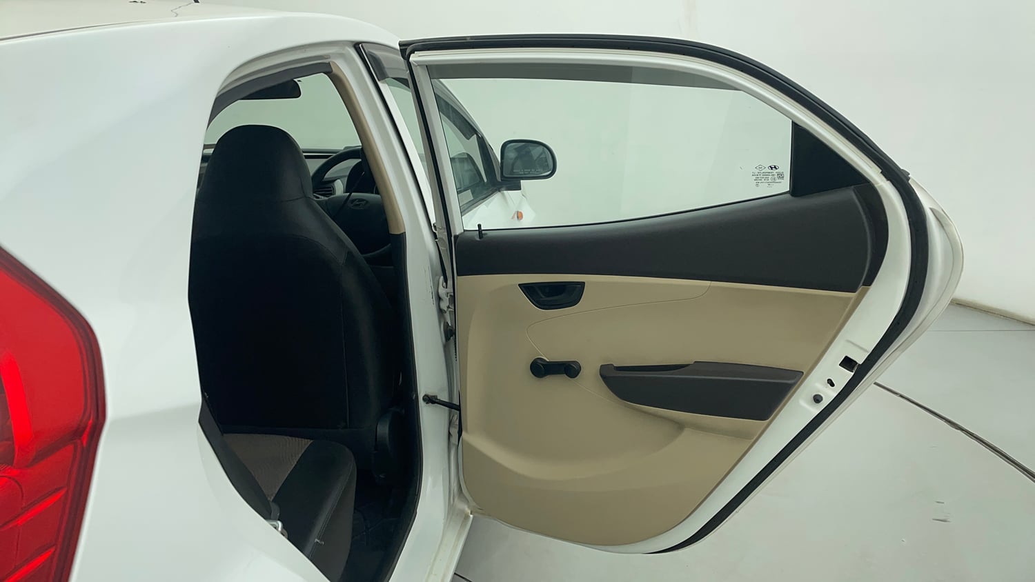 Used 2015 Hyundai Eon Magna + Petrol Manual interior RIGHT REAR DOOR OPEN VIEW
