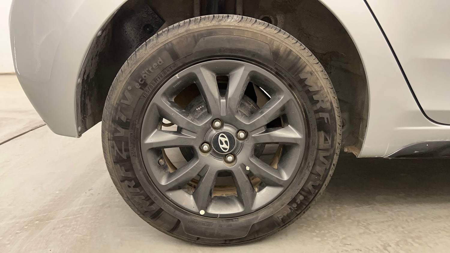 Used 2020 Hyundai Elite i20 Sportz Plus 1.2 Petrol Manual tyres RIGHT REAR TYRE RIM VIEW