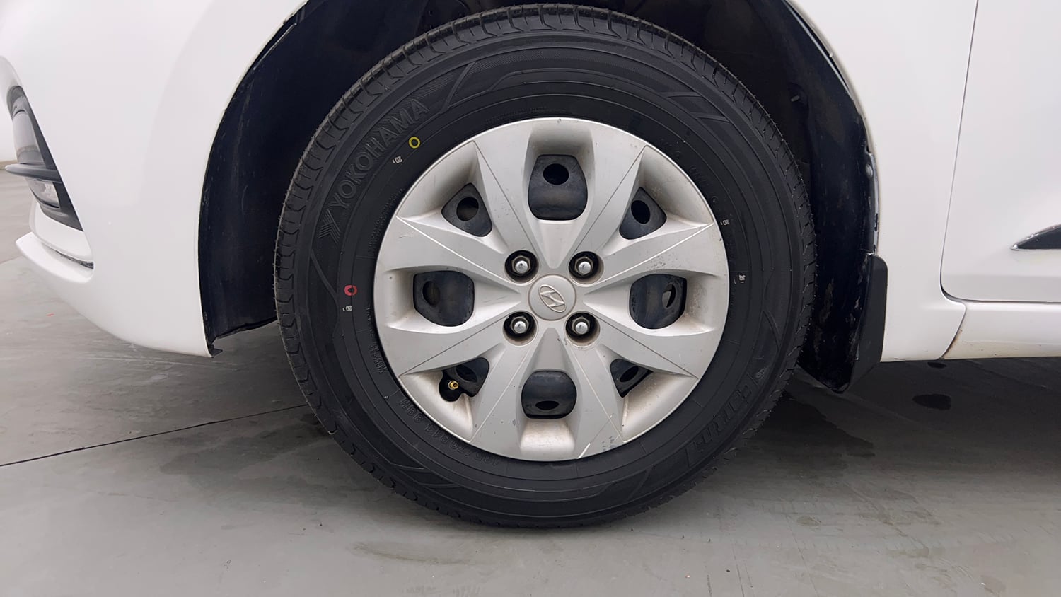 Used 2019 Hyundai Elite i20 Magna Plus 1.2 Petrol Manual tyres LEFT FRONT TYRE RIM VIEW