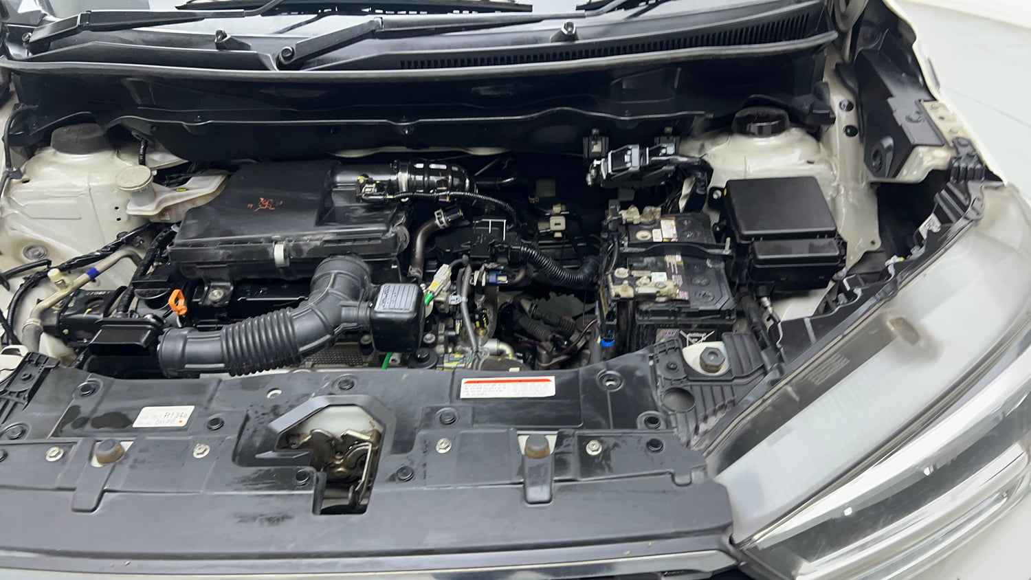 Used 2022 Maruti Suzuki XL6 Alpha Plus MT Petrol Petrol Manual engine ENGINE LEFT SIDE VIEW