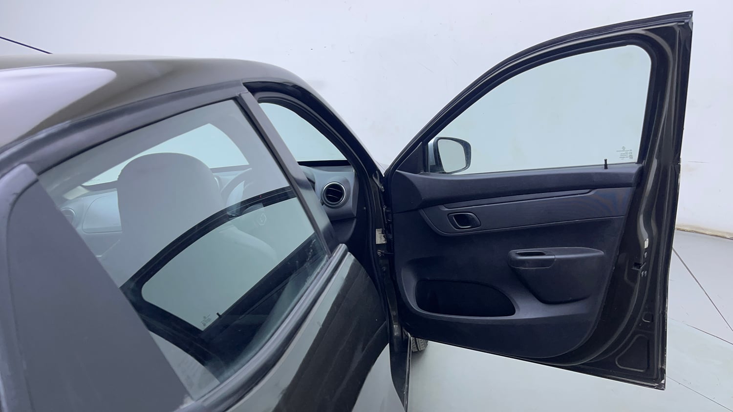 Used 2018 Renault Kwid 1.0 RXT AMT Petrol Automatic interior RIGHT FRONT DOOR OPEN VIEW