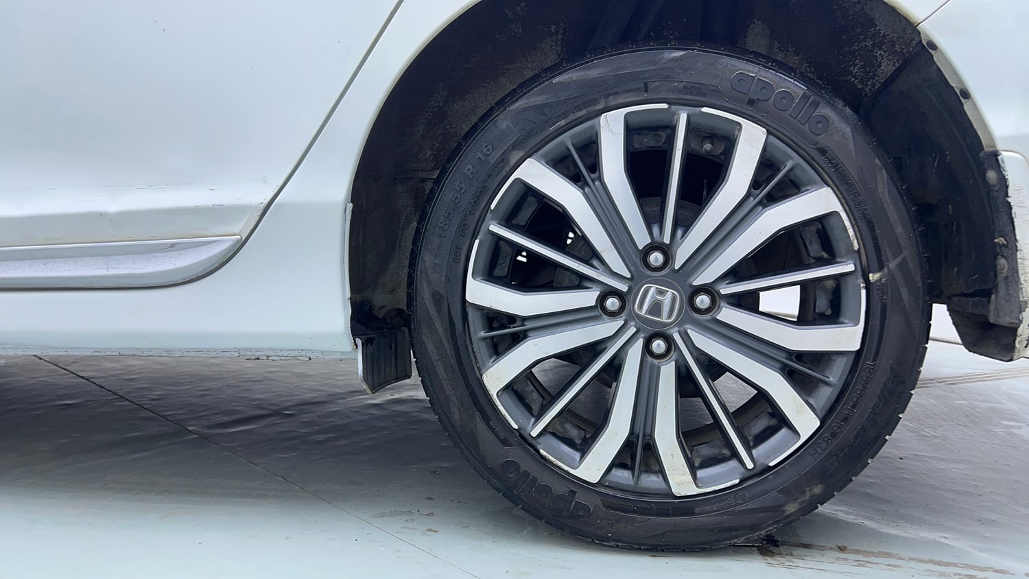 Used 2017 Honda City ZX CVT Petrol Petrol Automatic tyres LEFT REAR TYRE RIM VIEW