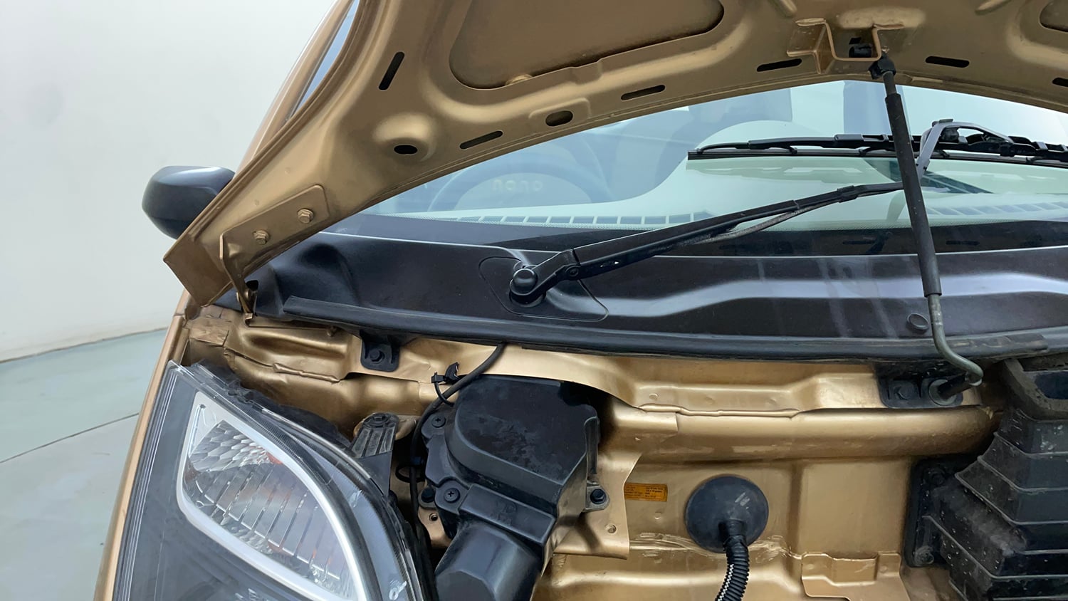 Used 2015 Tata Nano Twist XTA Petrol Automatic engine ENGINE RIGHT SIDE HINGE & APRON VIEW