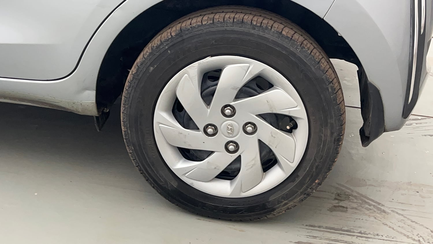 Used 2018 Hyundai Santro Sportz Petrol Manual tyres LEFT REAR TYRE RIM VIEW
