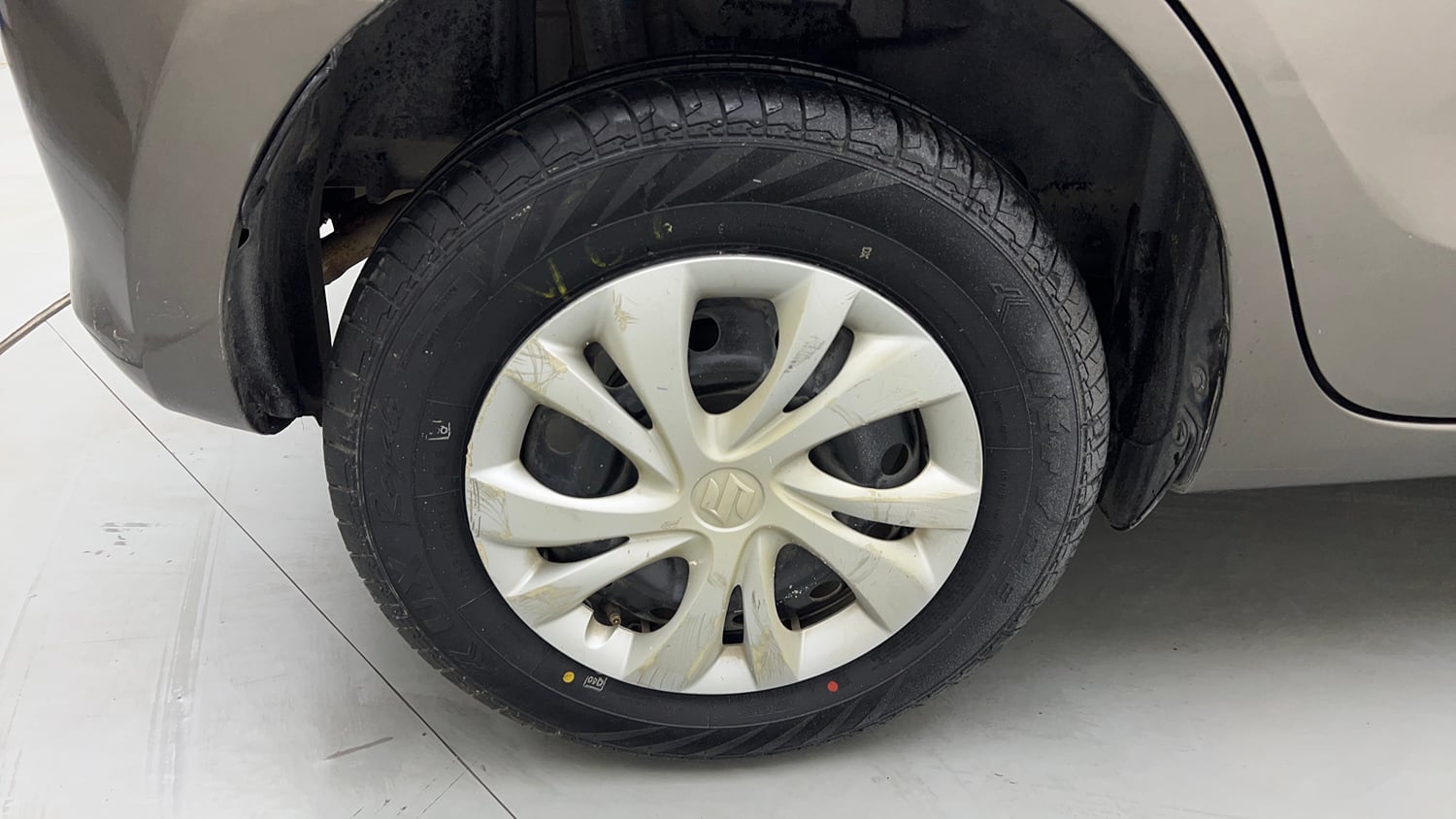 Used 2020 Maruti Suzuki Swift VXi Petrol Manual tyres RIGHT REAR TYRE RIM VIEW