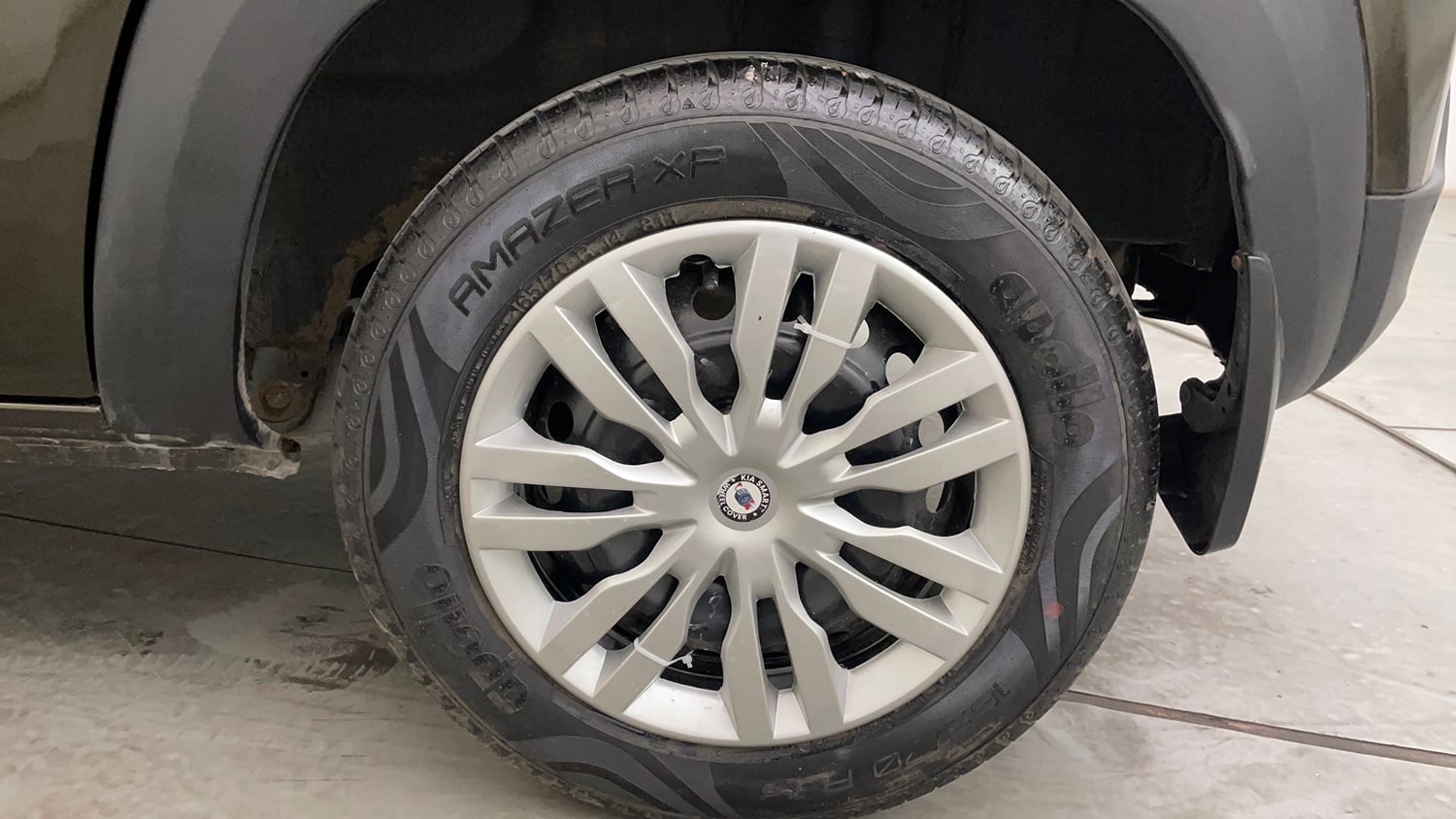 Used 2020 Renault Kwid RXT Petrol Manual tyres LEFT REAR TYRE RIM VIEW