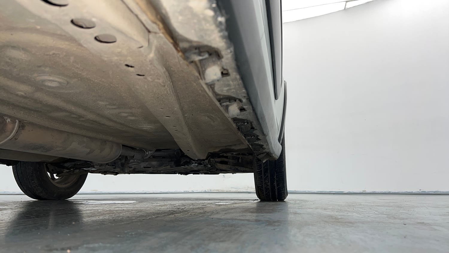 Used 2017 Maruti Suzuki Ignis Zeta 1.2 MT Petrol Manual extra REAR RIGHT UNDERBODY VIEW