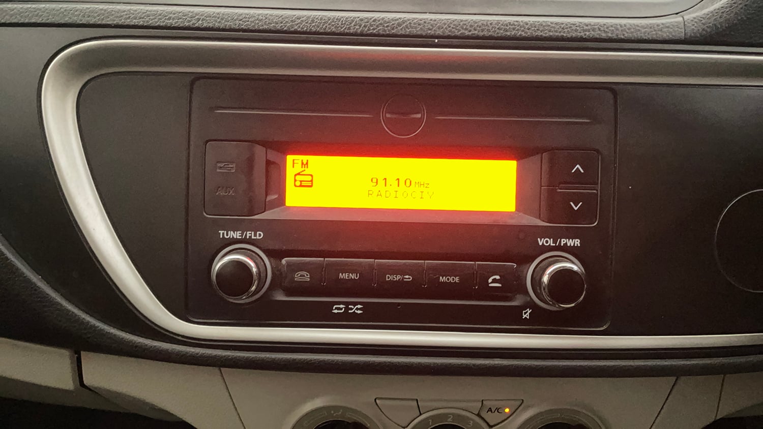Used 2022 Maruti Suzuki Alto 800 VXi Petrol Manual top_features Integrated (in-dash) music system