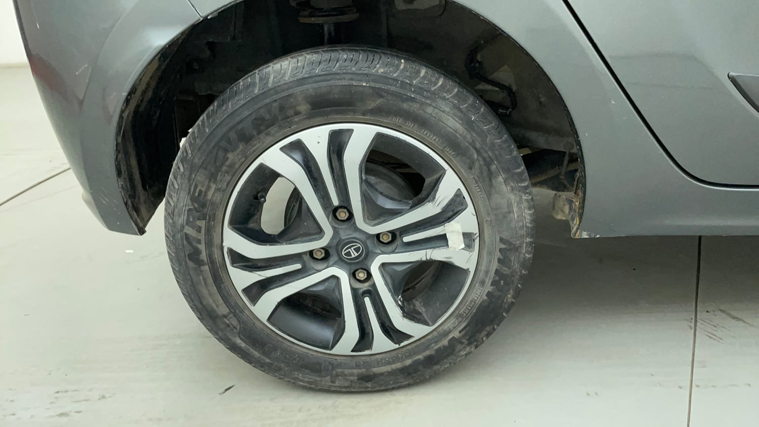 Used 2024 Tata Tiago XT Rhythm iCNG Cng Manual tyres RIGHT REAR TYRE RIM VIEW