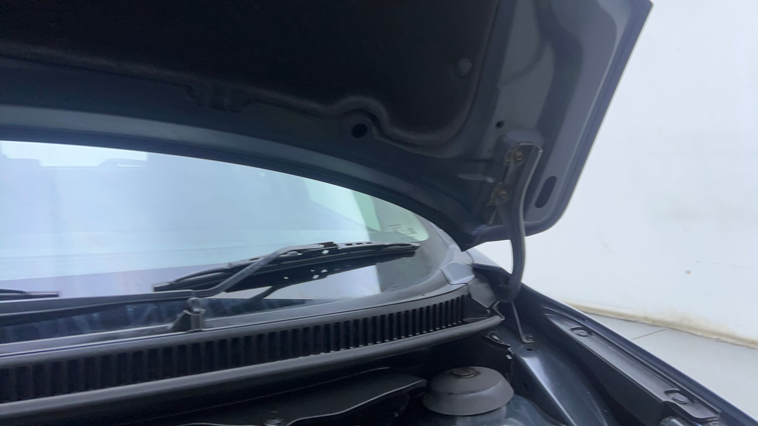 Used 2018 Maruti Suzuki Baleno Alpha 1.2 Petrol Manual engine ENGINE LEFT SIDE HINGE & APRON VIEW