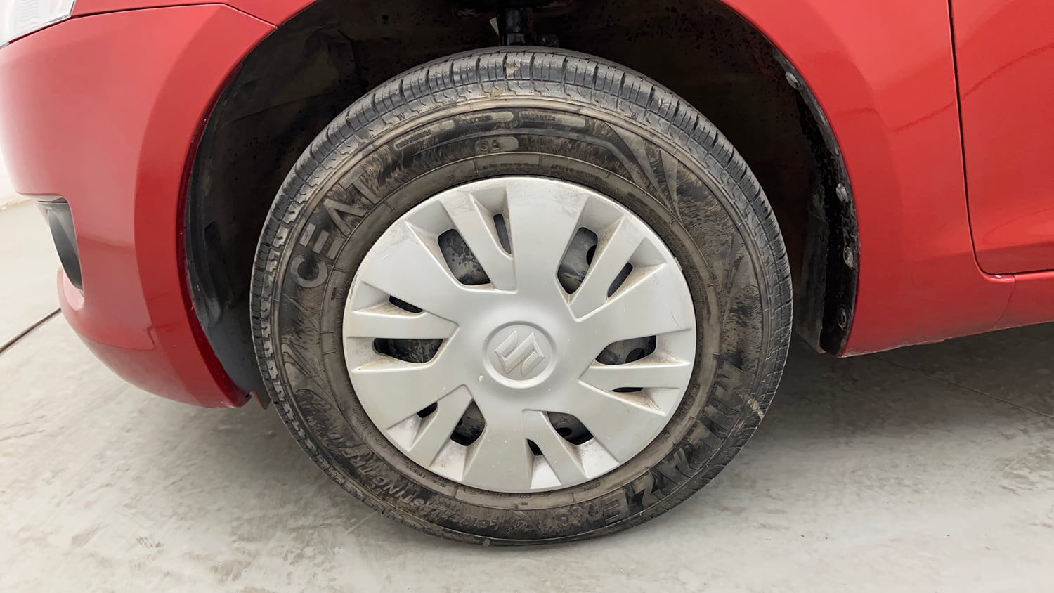 Used 2014 Maruti Suzuki Swift VXi Petrol Manual tyres LEFT FRONT TYRE RIM VIEW