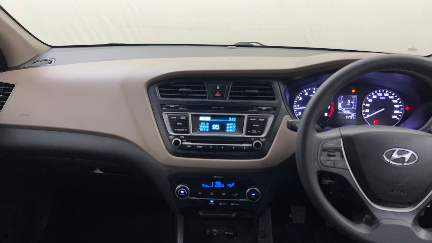 Used 2017 Hyundai Elite i20 Sportz 1.2 Petrol Manual interior MUSIC SYSTEM & AC CONTROL VIEW