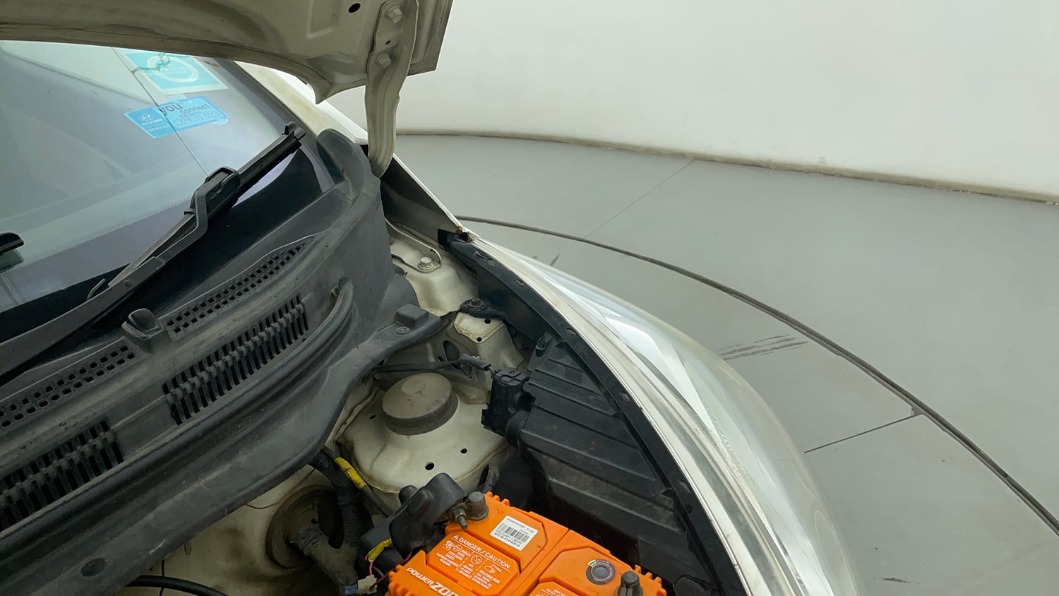 Used 2015 Hyundai Eon Magna + Petrol Manual engine ENGINE LEFT SIDE HINGE & APRON VIEW