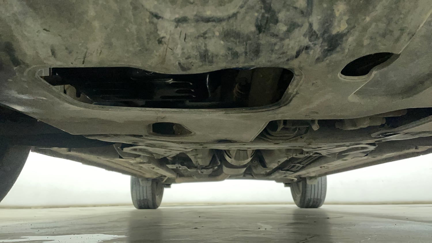 Used 2024 Hyundai Venue SX (O) 1.0 Turbo DCT Petrol Automatic extra FRONT LEFT UNDERBODY VIEW