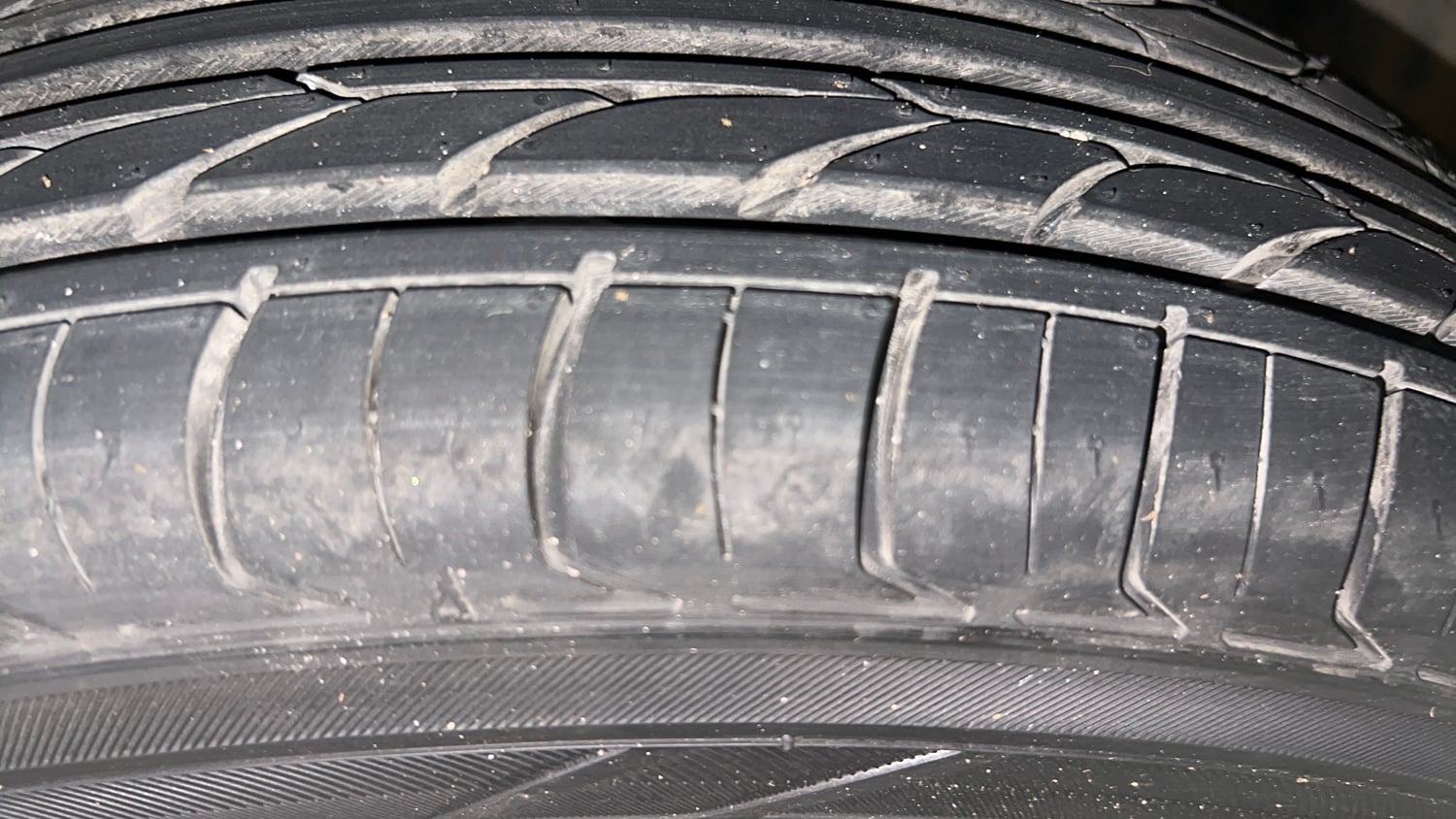 Used 2017 Renault Kwid 1.0 RXL AMT Petrol Automatic tyres RIGHT FRONT TYRE TREAD VIEW